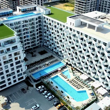 Aquablue Std In Infinity Pool & Apartman *