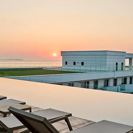 Aquablue Std In Infinity Pool & Apartman *