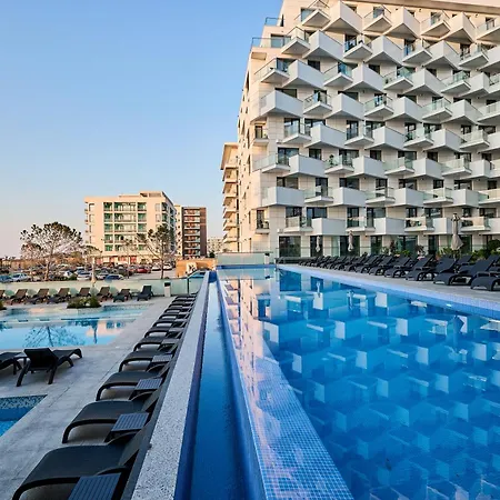 Aquablue Std In Infinity Pool & Apartman *